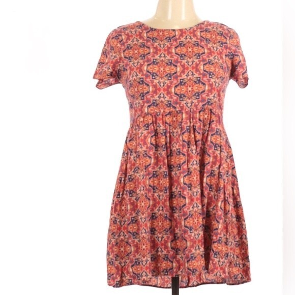 Cross back abstract print dress size medium - Picture 2 of 6